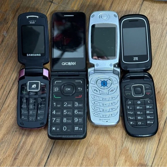 Lot Of 17 Vintage Phones, Untested FOR PARTS. Nokia, Samsung HTC Alcatel. “READ” - Picture 11 of 15